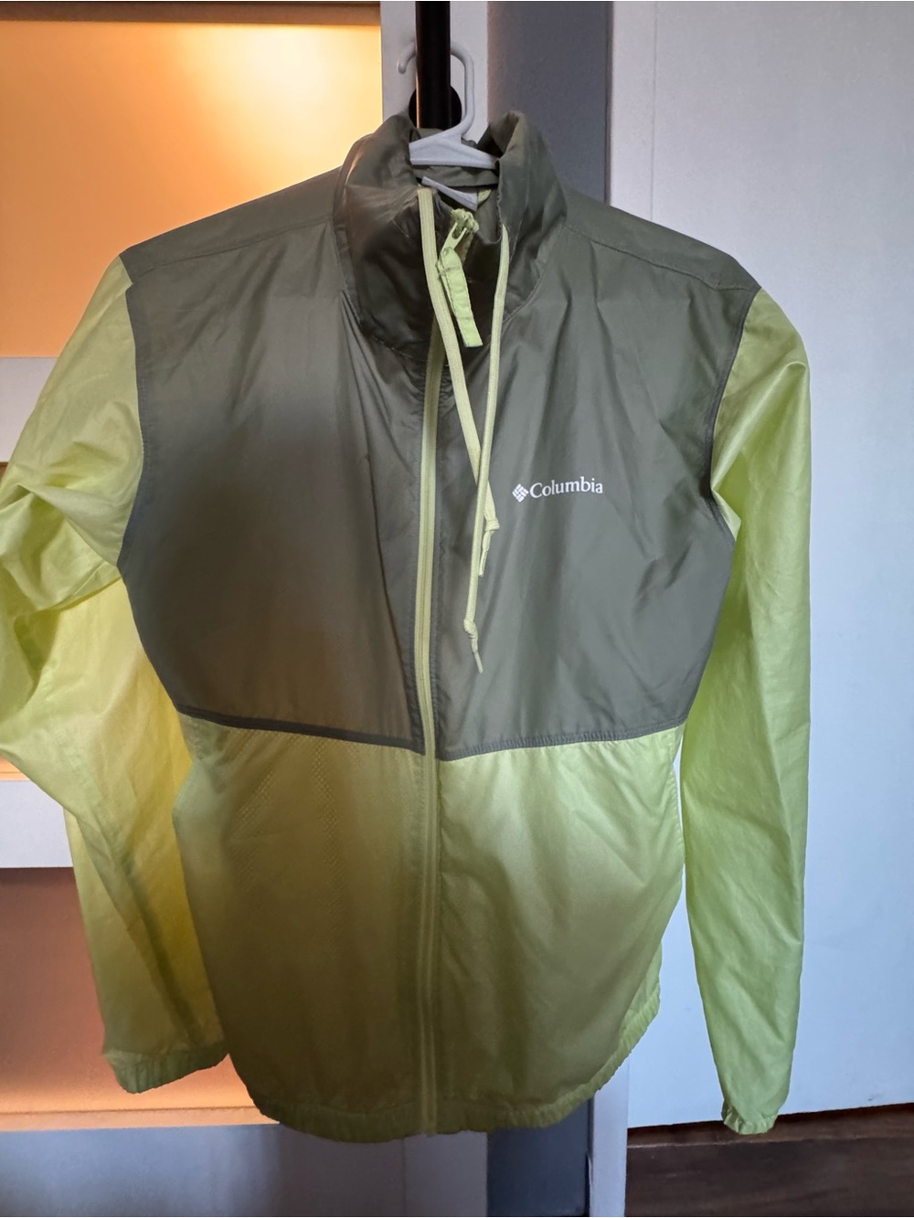 Columbia Women’s Two-Tone Green Windbreaker Jacket